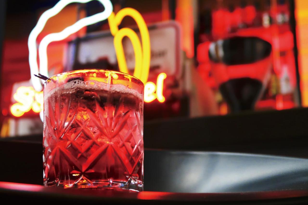 Aloft Hotel Calgary University Екстер'єр фото