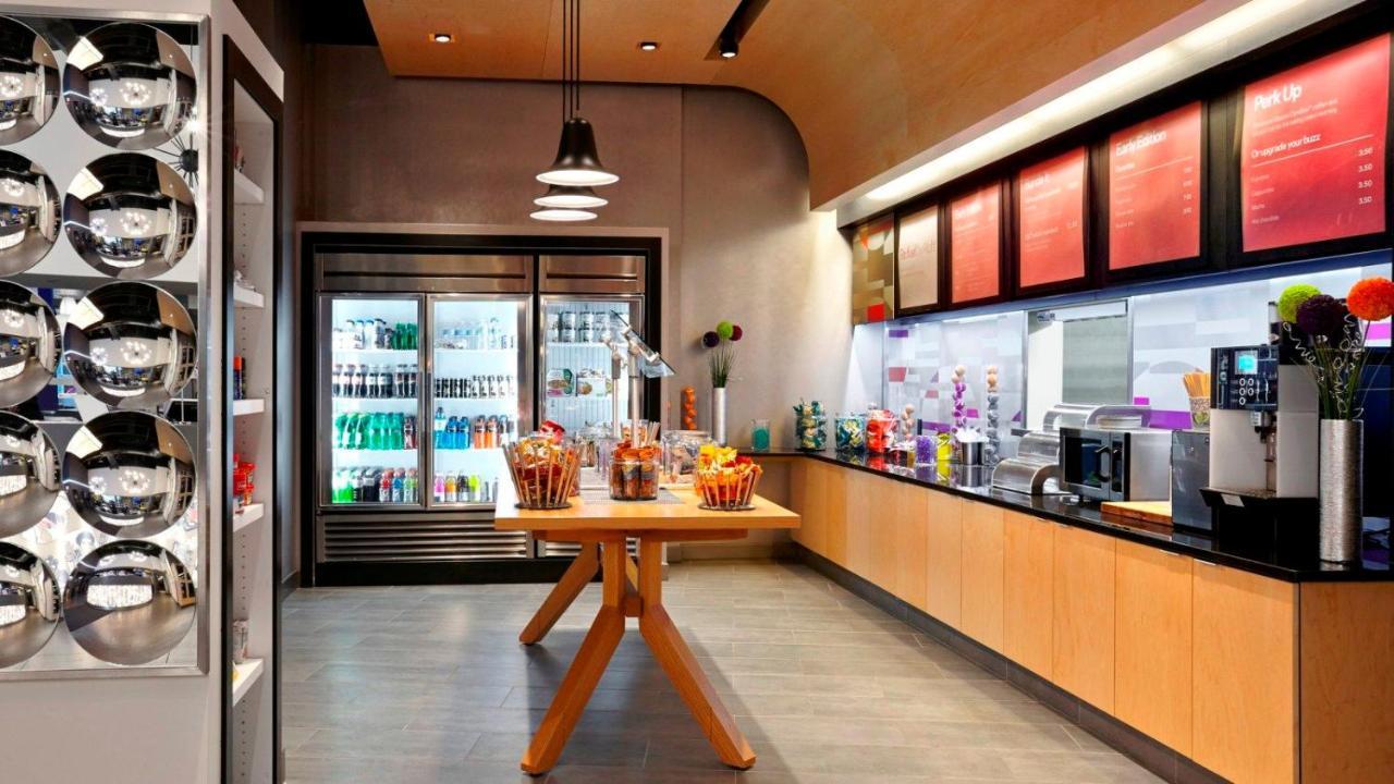 Aloft Hotel Calgary University Екстер'єр фото