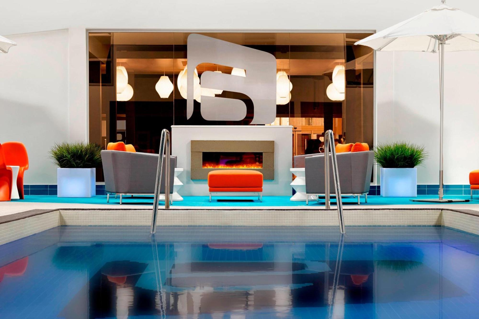 Aloft Hotel Calgary University Екстер'єр фото
