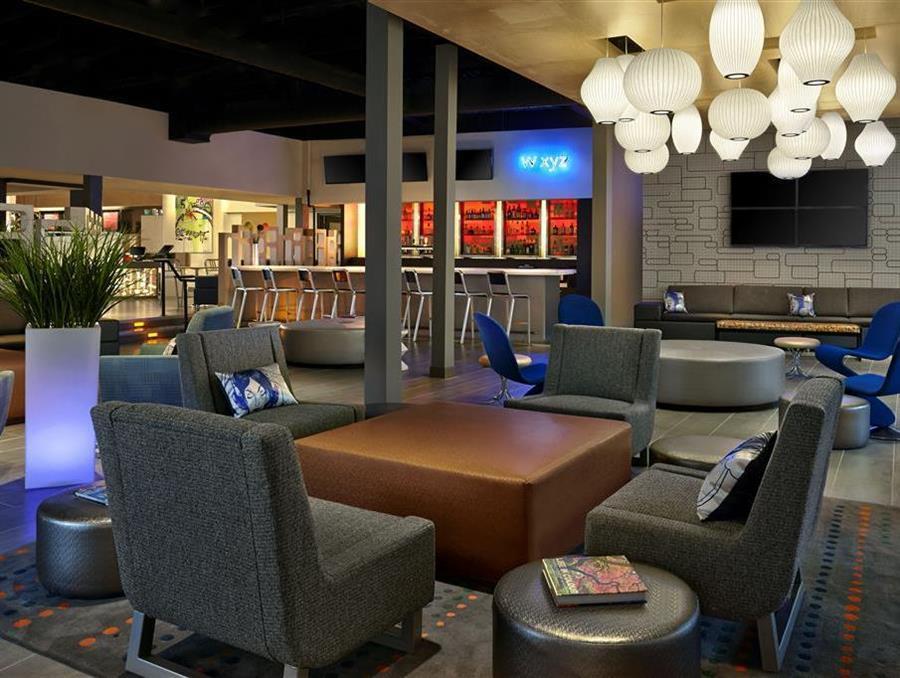 Aloft Hotel Calgary University Екстер'єр фото