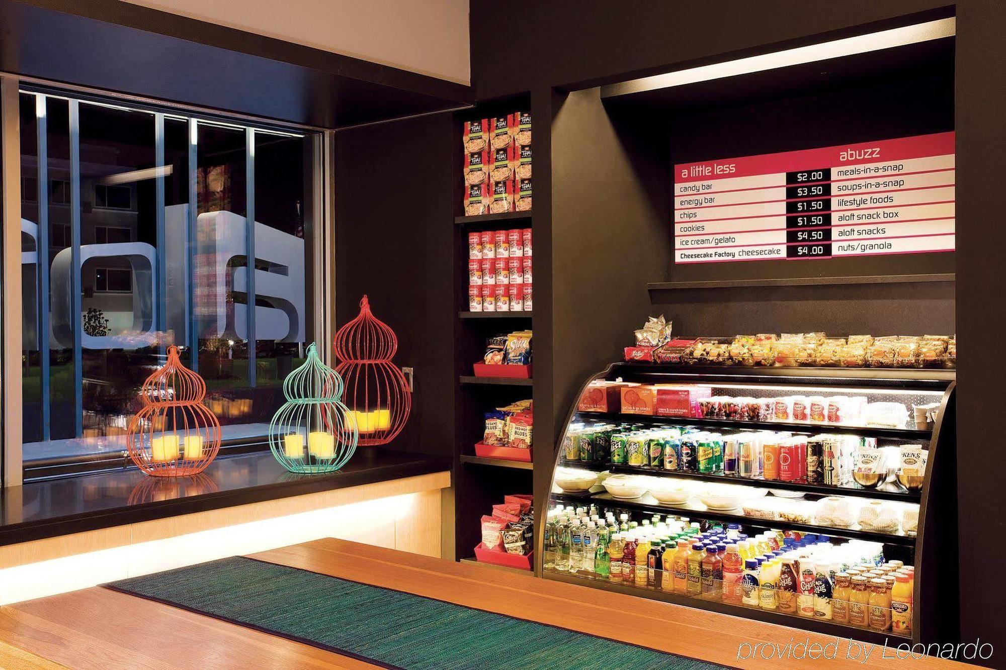 Aloft Hotel Calgary University Екстер'єр фото