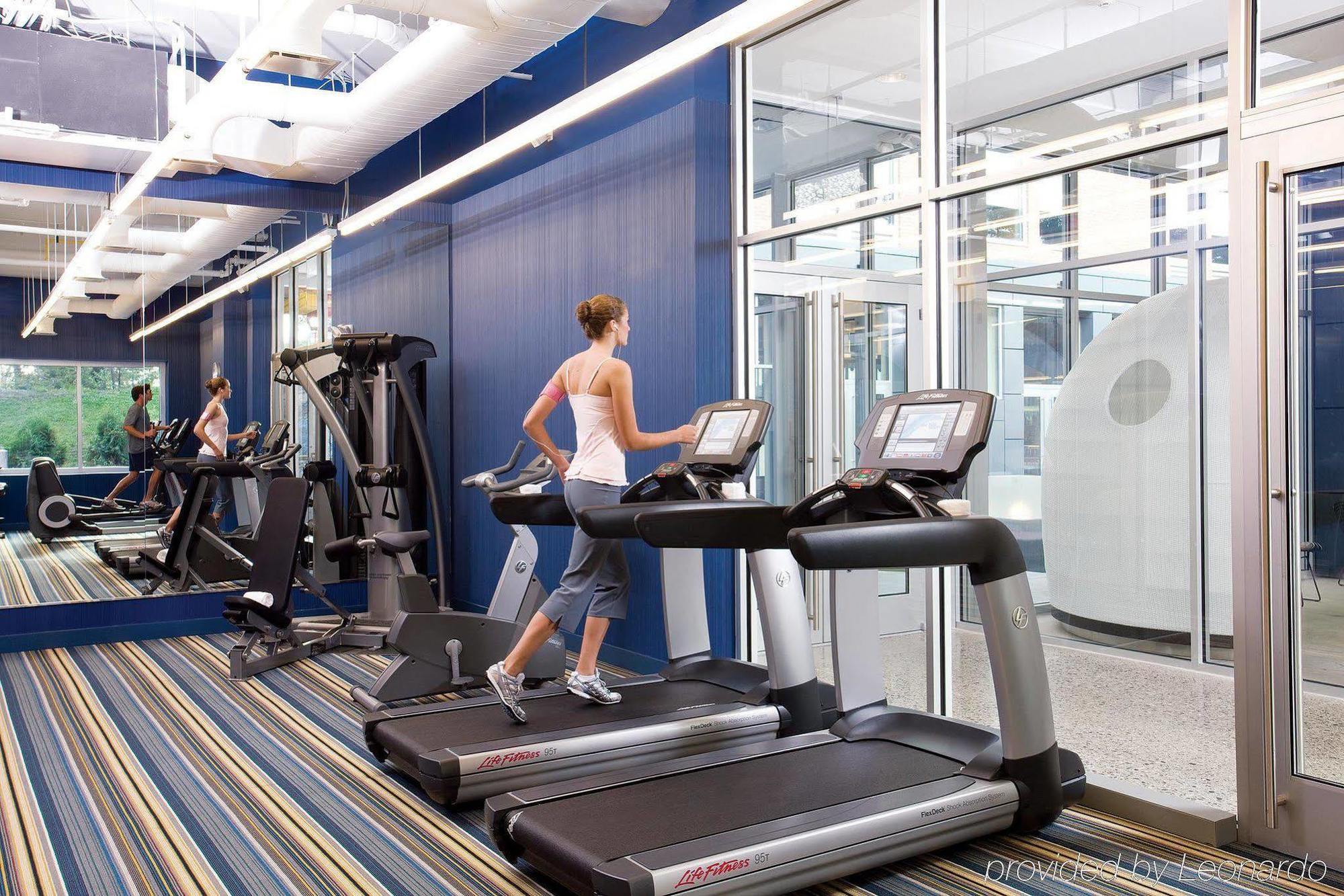 Aloft Hotel Calgary University Екстер'єр фото
