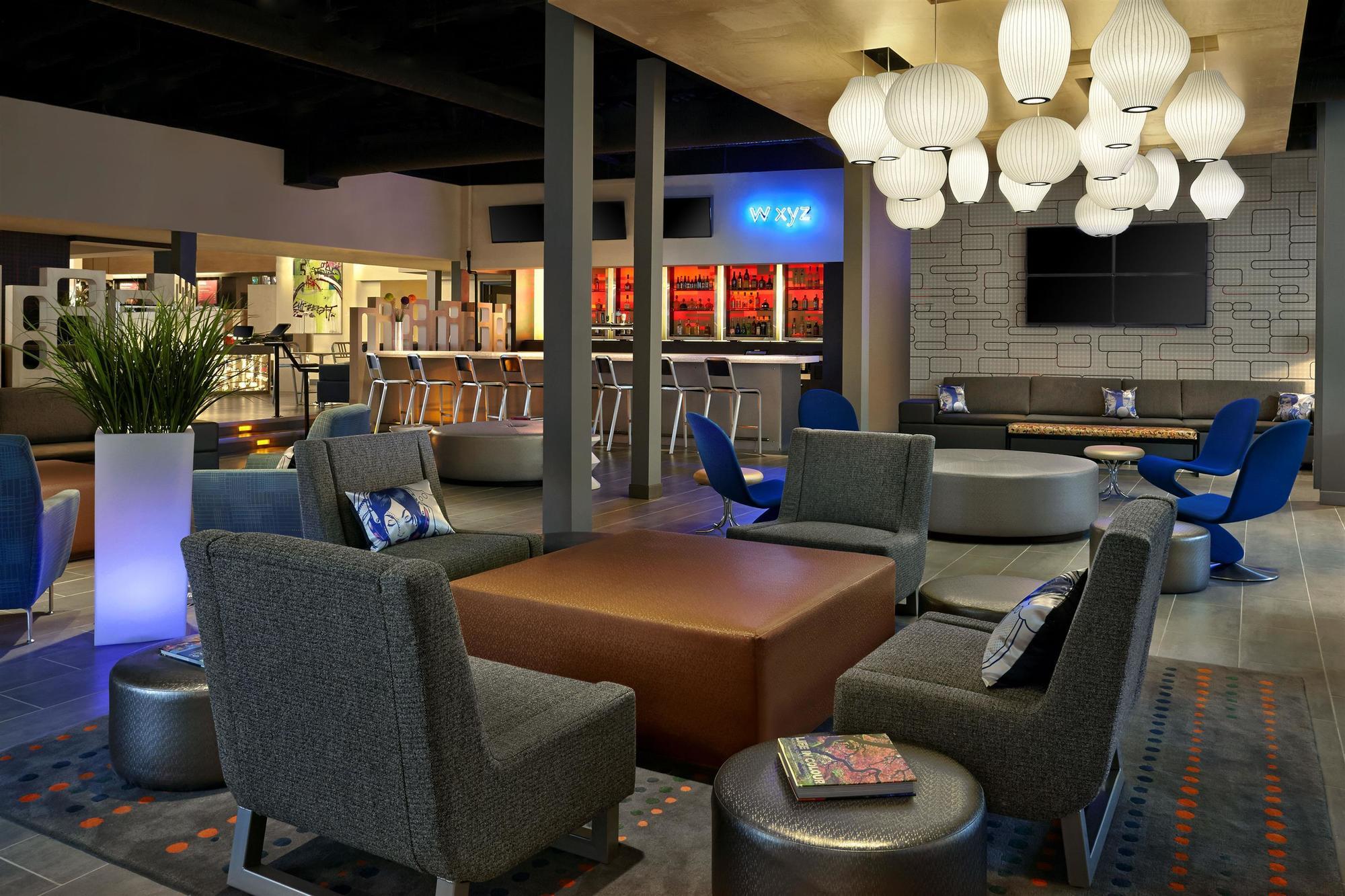 Aloft Hotel Calgary University Екстер'єр фото