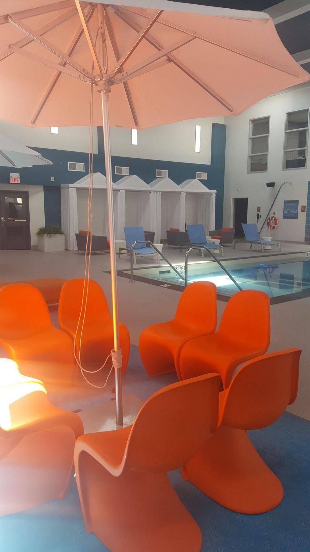 Aloft Hotel Calgary University Екстер'єр фото
